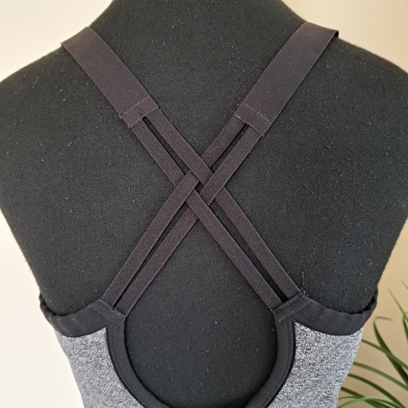 Victoria' Secret Sports Bra 36DD Grey Black Bra Activewear Strappy Gym VSX - Picture 9 of 15